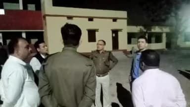 बाजपट्टी: बाजपट्टी पहुंचे सीतामढ़ी के डीएम और एसपी कई मतदान केंद्रों का किया  निरिक्षण