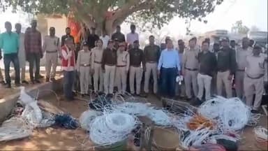 सिमरिया: बृहस्पति कुंड की अवैध हीरा खदानों पर वन टीम की छापामार कार्यवाही, उडन दस्ता दल के साथ दबिश देकर सामग्री की जप्त