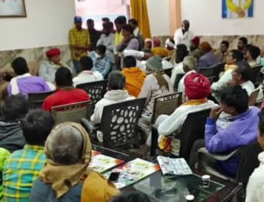 इसुआपुर: इसुआपुर में प्रखंड प्रमुख मितेन्द्र प्रसाद यादव की अध्यक्षता में बीडीसी के बैठक का हुआ आयोजन।