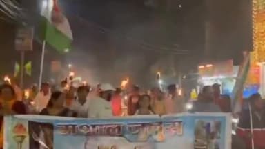 कांके: जयपाल सिंह मुंडा स्टेडियम से अल्बर्ट एक्का चौक तक राष्ट्रीय युवा शक्ति ने निकाला मशाल जुलूस, आज रांची बंद का ऐलान