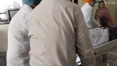 अम्बाला: गांव पो माजरा के पास सड़क हादसे में घायल हुए दो लोगों को लाया गया शहर के सिविल अस्पताल