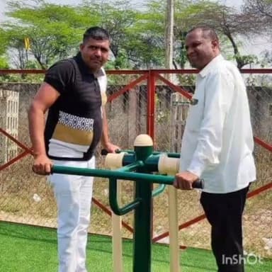 मोदीनगर: ग्राम अतरौली में विधायक निधि द्वारा लगाए गए ओपन जिम का उदघाटन विधायक द्वारा फीता काट कर  किया गया