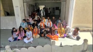 गंगापुर: गंगापुर सिटी में पुस्तकालय का ताला नहीं खुलने पर एबीवीपी के कार्यकर्ताओं ने महाविद्यालय पर किया प्रदर्शन