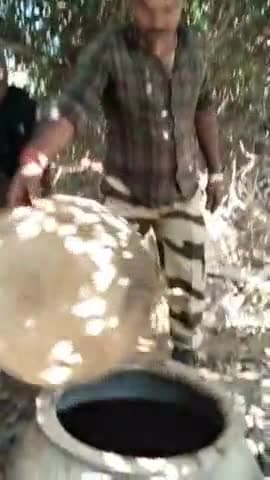 मोहनिया: गड़ी छेरहट जंगल से पुलिस ने 2000 लीटर अर्ध निर्मित महुआ शराब को किया नष्ट, शराब बनाने वाले उपकरण किया ध्वस्त
