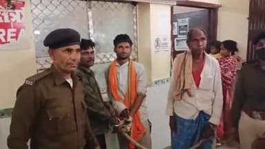 सिधवलिया: महम्मदपुर थाना क्षेत्र से महम्मदपुर उत्पाद विभाग की टीम ने छापेमारी कर शराब के मामले में तीन आरोपियों को किया गिरफ्तार