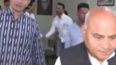 हुज़ूर: भोपाल में पूर्व नेता प्रतिपक्ष डॉ गोविंद सिंह ने पीसीसी चीफ जीतू पटवारी से उनके बंगले पर की मुलाकात