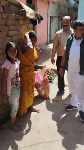 महिला दिवस पर जमुई के दिब्यांग अनाथ महिला को सम्मानित किया साथ प्रोत्साहन सामग्री दी।कुमार सुदर्शन सिंह गिद्धौर