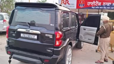 ਬਲਾਚੌਰ: ਹਾਈਟੈੱਕ ਨਾਕਾ ਆਸਰੋਂ ਤੇ ਕਾਲੀ ਸਕਿਉਰਪਿਓ ਨੂੰ ਰੋਕ ਕੇ ਥਾਣਾ ਕਾਠਗੜ੍ਹ ਪੁਲਿਸ ਨੇ ਉਤਾਰੀ ਕਾਲੀ ਫਿਲਮ, ਗੱਡੀ ਦਾ ਕੀਤਾ ਚਲਾਨ