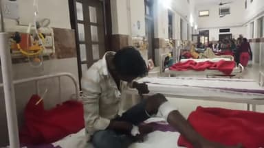 गोरखपुर: एम्स थाना क्षेत्र अंतर्गत कुसमी जंगल में बदमाशों के बीच पुलिस की हुई मुठभेड़ एक बदमाश की पर में लगी गोली दूसरा हुआ फरार