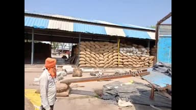 हमीरपुर: लोकसभा चुनाव के लिए खाली होने लगी सुमेरपुर की गल्ला मंडी, साफ सफाई हुई शुरू