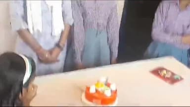 आज 13 मार्च को हमारे जीवनदीप विद्यालय में कु. आरुषि मौर्य (कक्षा 4) का जन्मदिवस विद्यालय की ओर से मनाया गया।

आरुषि मौर्य को जन्मदिन की हार्दिक बधाई और शभकामनाएं...