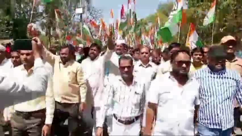 डूंगरपुर :- डबल इंजन सरकार की जनविरोधी नीतियों एवं समस्याओं को लेकर प्रदर्शन एवं समस्याओं के समाधान हेतु सौंपा ज्ञापन।