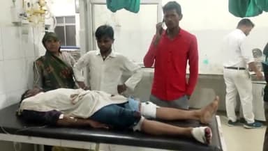 बदायूं: मुजरिया गांव के पास पिकप गाड़ी ने बाइक सवार को मारी टक्कर। बाईक सवार हुआ गंभीर घायल,ईलाज को जिला अस्पताल में कराया भर्ती