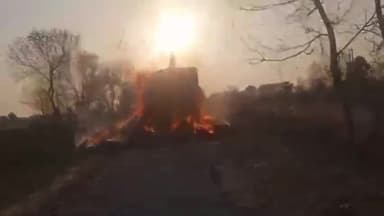 ਨਵਾਂਸ਼ਹਿਰ: ਨਵਾਂ ਸ਼ਹਿਰ ਬਖਲੌਰ ਲਾਗੇ ਓਵਰਲੋਡੜ ਪਰਾਲੀ ਨਾਲ ਭਰੀ ਟਰਾਲੀ ਨੂੰ ਲੱਗੀ ਸੜਕ ਤੇ ਹੀ ਅੱਗ ਕੋਈ ਜਾਨੀ ਮਾਨੀ ਨੁਕਸਾਨ ਨਹੀਂ ਹੋਇਆ