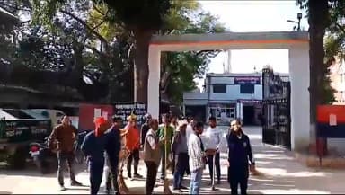 ज्ञानपुर: ज्ञानपुर में सफाई कर्मी ने दो लोगो पर लगाया मारपीट का आरोप,पुलिस से की कार्रवाई की मांग