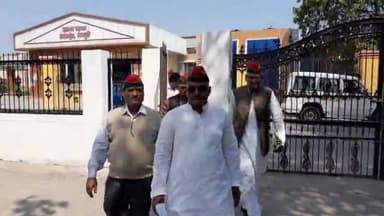 मैनपुरी: कलेक्ट्रेट पर पूर्व सैनिक प्रकोष्ठ के लोगों ने अग्नि वीर भर्ती के विरोध में राष्ट्रपति के नाम RO को दिया ज्ञापन