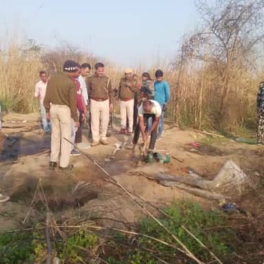 अरवल: सोन दियारा क्षेत्र अरवल में उत्पाद विभाग अरवल एवं ए एल टी एफ टीम के द्वारा अवैध शराब को लेकर छापामारी अभियान चलाया गया।