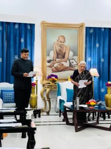 पूर्व DGP RK विश्वकर्मा ने मुख्य सूचना आयुक्त की शपथ ली,राज्यपाल ने दिलाई शपथ,जौनपुर के पूर्व डीएम मनीष वर्मा के है ससुर