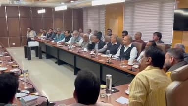 पंचकूला: सेक्टर 1 पीडब्ल्यूडी रेस्ट हाउस में बीजेपी के राष्ट्रीय सचिव ओमप्रकाश धनखड़ घोषणा पत्र को लेकर की बैठक