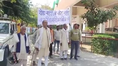 हमीरपुर: कुरारा क्षेत्र के पतारा बिलाही डेरा के ग्रामीणों ने की चार किमी सड़क निर्माण की मांग जिलाधिकारी से की।