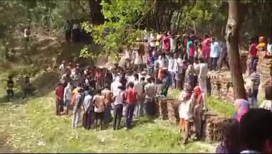 परिहार: परिहार थाना क्षेत्र के अधखन्नी गांव स्थित तालाब में डूबने से एक युवक की मौत हो गई