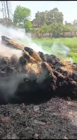 घोसी: घोसी गोपालगंज बाजार में एक किसान के खलिहान में लगी आग, हजारों की संपत्ति जलकर हुई नष्ट