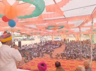 चाकसू: चाकसू कस्बे के राजकीय उच्च माध्यमिक विद्यालय में बालिकाओं को निशुल्क साइकिल वितरण कार्यक्रम आयोजित,