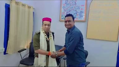 बेनीपट्टी के नए पदस्थापन अनुमंडल पुलिस पदाधिकारी "DSP"श्री दिवेश कुमार'' 'SIR' से उनके कार्यालय कक्ष में शिष्टाचार भेंट.