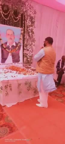 कैमूर डेरवा गांव राजू सिंह मुखिया भाई श्रद्धा कार्य मे पुष्प अर्पित नमन करते,आशुतोष सिंह मुख्य प्रवक्ता बिहार प्रदेश ncp