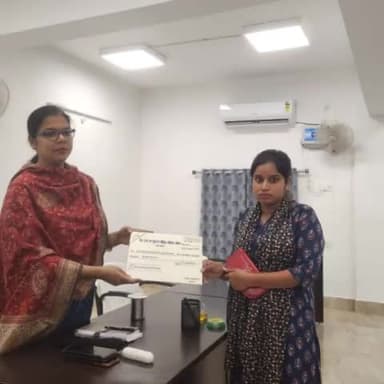 अरवल: समाहरणालय सभा कक्ष मे DMद्वारा हिट एण्ड रन केस मे अपने स्वजन को खोने वाले कुल 5 लोगो को दो लाख रूपये का डमी चेक दिया गया