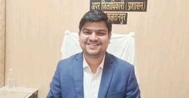 सुल्तानपुर: जिले में 85 वर्ष से अधिक उम्र वाले मतदाता पोस्टल बैलेट से निवास स्थान पर ही कर सकेंगे मतदान, ADM प्रशासन ने दी जानकारी