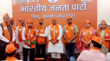 मंदसौर: यूथ कांग्रेस के महासचिव ने ग्रहण की भाजपा की सदस्यता, भाजपा जिलाध्यक्ष व सांसद ने जिला भाजपा कार्यालय पर दिलाई सदस्यता