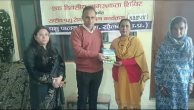 अर्की: पारनू पंचायत में आज पशुपालकों को वैज्ञानिक पद्धति पर आधारित पशु पालन प्रक्रिया से करवाया गया अवगत