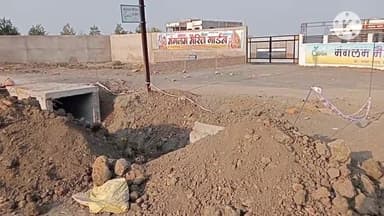 खुरई: नाली निर्माण ठेकेदार व मैरिज गार्डन संचालक की लापरवाही से बैंड बजाने गया युवक नाली में गिरा, गले में सरिया घुसने से मौत