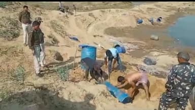 आरा: उत्पाद पुलिस ने भोजपुर में छापेमारी अभियान चलाकर  400 लीटर देशी महुआ शराब जब्त किया