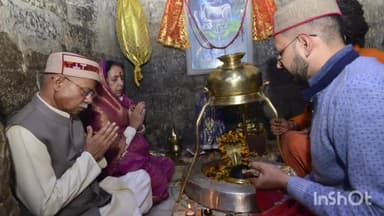 मंडी: धर्मपत्नी के साथ राज्यपाल शिव प्रताप शुक्ल ने बाबा भूतनाथ व टारना माता मंदिर में की पूजा अर्चना