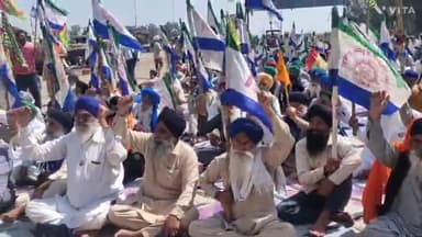 अम्बाला: शंभू बॉर्डर पर किसानों का आदोलन 32वे दिन में प्रवेश शहीद ए आज़म भगत सिंह की शहादत दिवस पर अधिक से अधिक संख्या पहुचे लोग