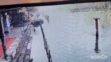 मोदीनगर: मुरादनगर गंग नहर पर एक व्यक्ति के डूबने का सीसीटीवी फुटेज सामने आया है। पुलिस शव बरामद करने में जुटी