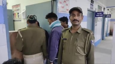 अररिया: सिकटी चेक पोस्ट से शराब पीने के आरोप में दो लोगों को उत्पाद विभाग की टीम ने किया गिरफ्तार