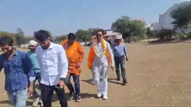 विदिशा नगर: शिवसेना  u b t लोक सभा प्रत्याशी सत्येंद्र सिसोदिया ने किया क्रिकेट मैच का शुभारंभ