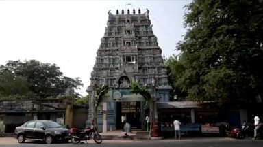 விருத்தாசலம்: விருத்தாசலம் அடுத்த மணவாளநல்லூர் கொளஞ்சியப்பர் கோவில் பங்குனி உத்திரப் பெருவிழா கொடியேற்றத்துடன் தொடங்கியது