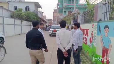 डुमरी कटसरी: आदर्श आचार संहिता लगने पर एसडीएम अविनाश कुणाल ने शहर के सरकारी भवनों से हटवाए बैनर-पोस्टर