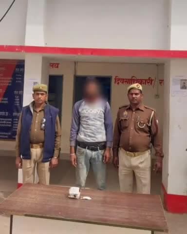 गोंडा: इटियाथोक पुलिस टीम ने पड़री नहर के पास बलरामपुर जिले के एक व्यक्ति को 300 नशीली गोलियों के साथ किया गिरफ्तार