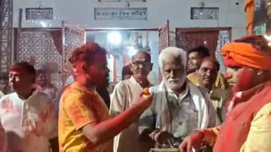 मोहनिया: रोहतास कैमूर के एमएलसी संतोष सिंह को मंत्री बनाए जाने पर कार्यकर्ताओं ने चांदनी चौक पर बांटी मिठाइयां लगाया अबीर