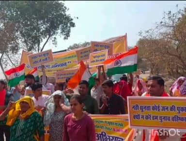 मोदीनगर: भिक्कनपुर गांव पाइपलाइन मार्ग पर कूड़ा डालने के विरोध में ग्रामीणों ने पैदल यात्रा निकाली