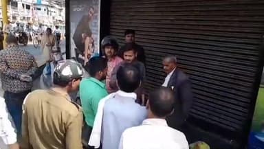 गोरखपुर: कलेक्ट्रेट चौराहे पर नगर निगम की सरकारी वाहन की टक्कर से वकील हुए घायल