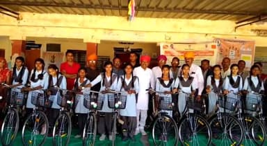 मारवाड़ जंक्शन: राजकीय उच्च माध्यमिक विद्यालय आउवा पर मुख्यमंत्री निशुल्क साइकिल वितरण समारोह हुआ आयोजित, विधायक केसाराम चौधरी रहे मौजूद