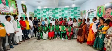 बेरमो: फुसरो नगर में महिला मोर्चा  के विस्तार किया गया और सैकड़ों कार्यकर्ताओं ने सदस्यता  ग्रहण किया।