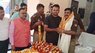 मड़ियाहू: बरसठी थानाध्यक्ष सन्तोष कुमार पाठक का हुआ ट्रांसफर, थाने के स्टाफ व क्षेत्र के लोगों ने माला पहनाकर दी विदाई