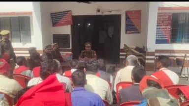 बिलारी: कुंदरकी थाने में त्योहारों को मध्य नजर रखते हुए क्षेत्र के लोगों के साथ किया गया बैठक का आयोजन